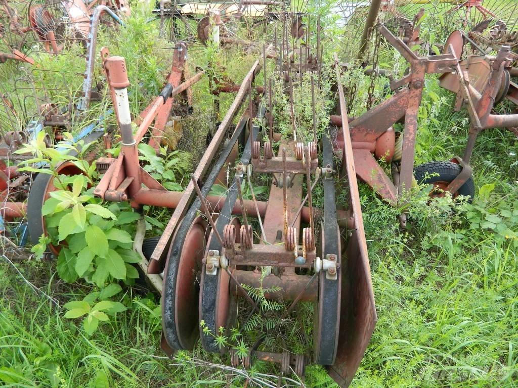 PZ 2400 Okretači i sakupljači sijena
