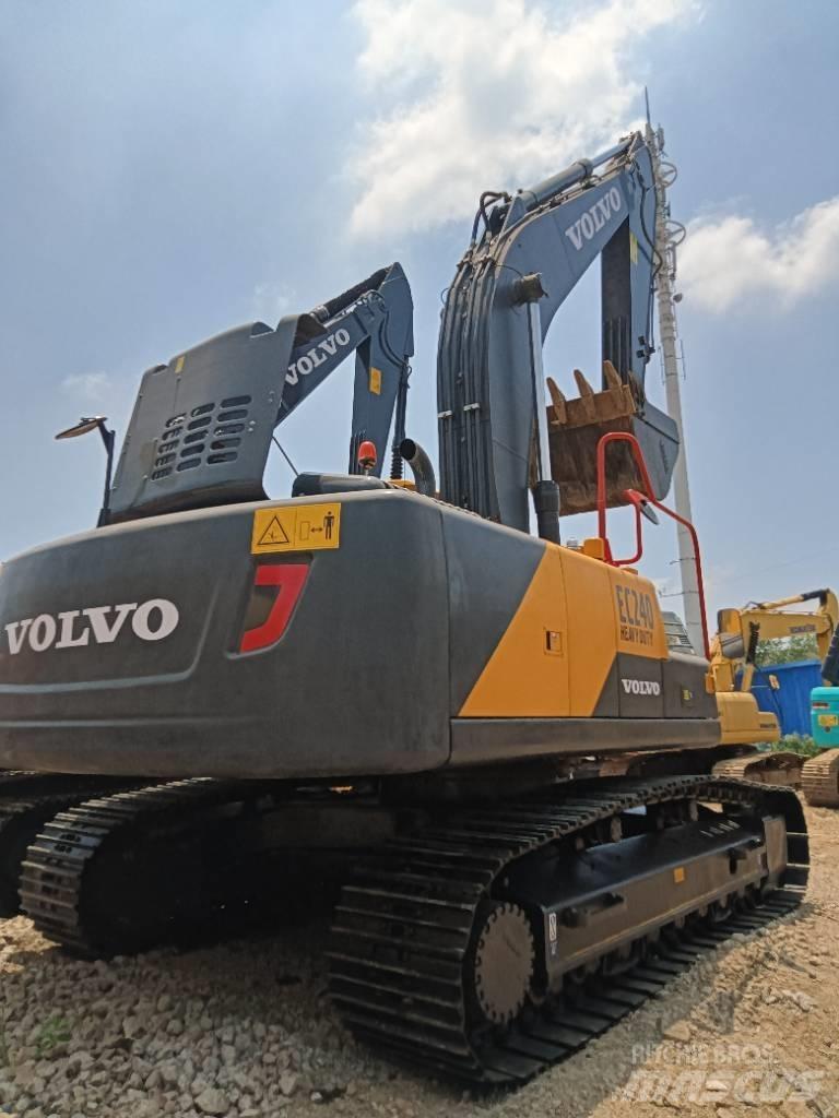 Volvo EC 240 Bageri gusjeničari