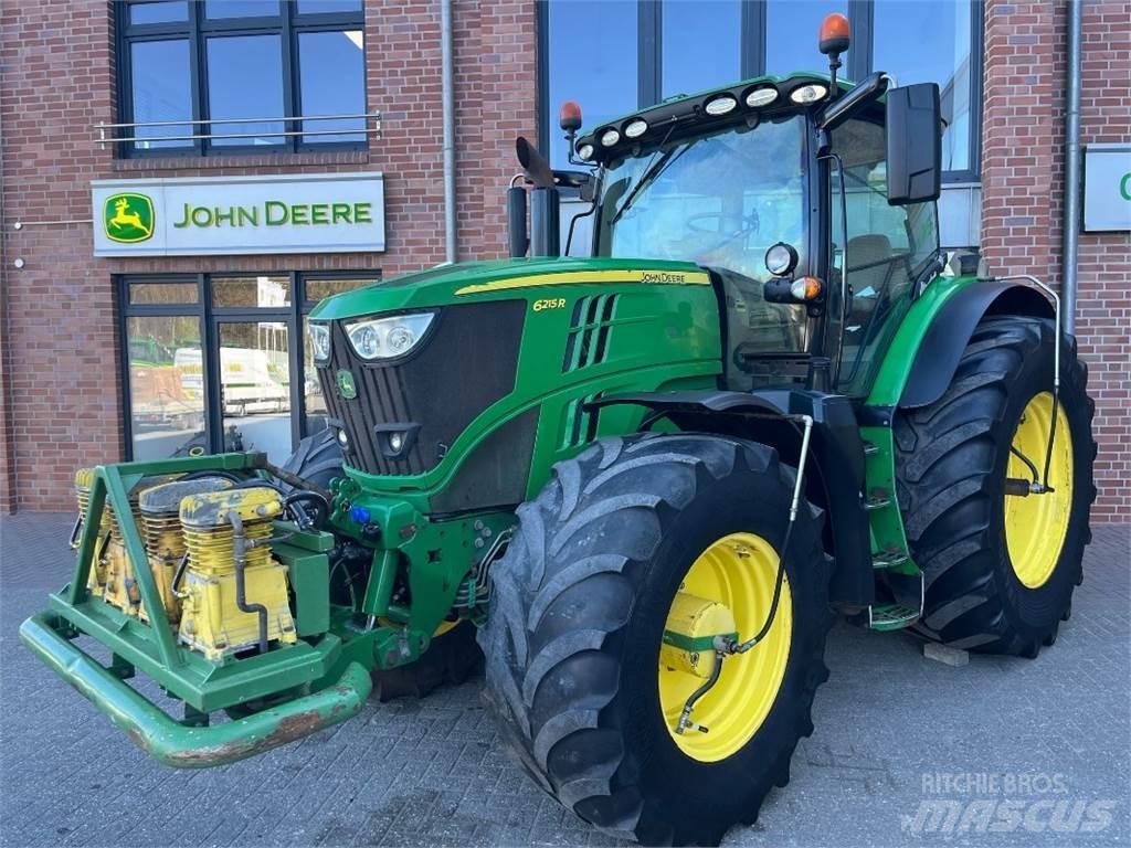 John Deere 6215R Traktori
