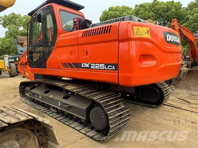 Doosan DX 225 LCA Bageri gusjeničari