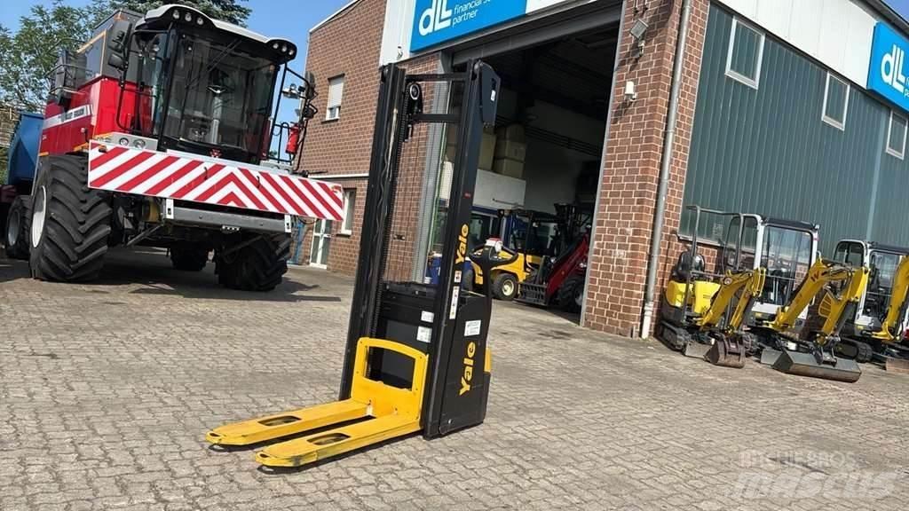 Yale MS12 AC Ručni električni viličar
