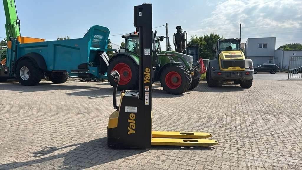 Yale MS12 AC Ručni električni viličar
