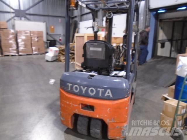 Toyota 8FBE20U Samopogonski ručni viličari