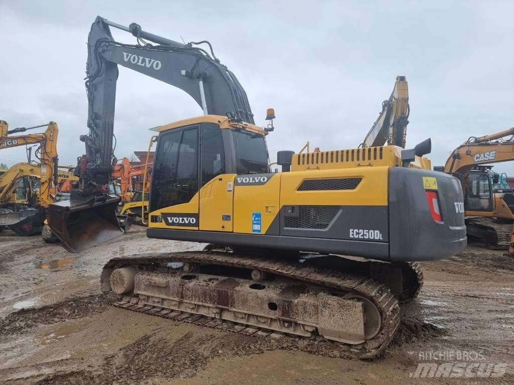 Volvo EC 250 D L Bageri gusjeničari