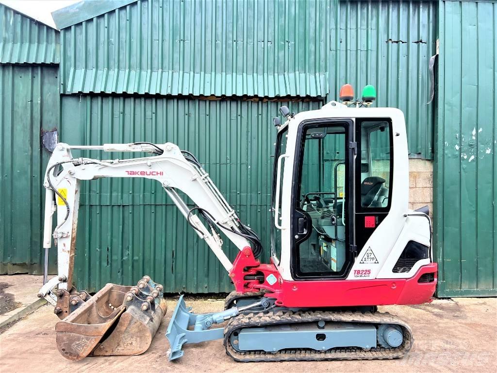 Takeuchi TB225 Mini bageri <7t