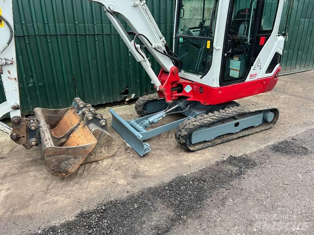 Takeuchi TB225 Mini bageri <7t