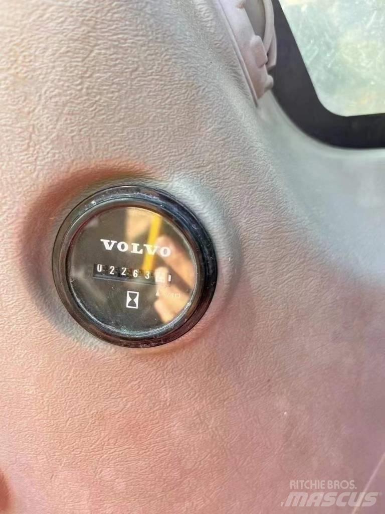 Volvo ED220 Bageri gusjeničari