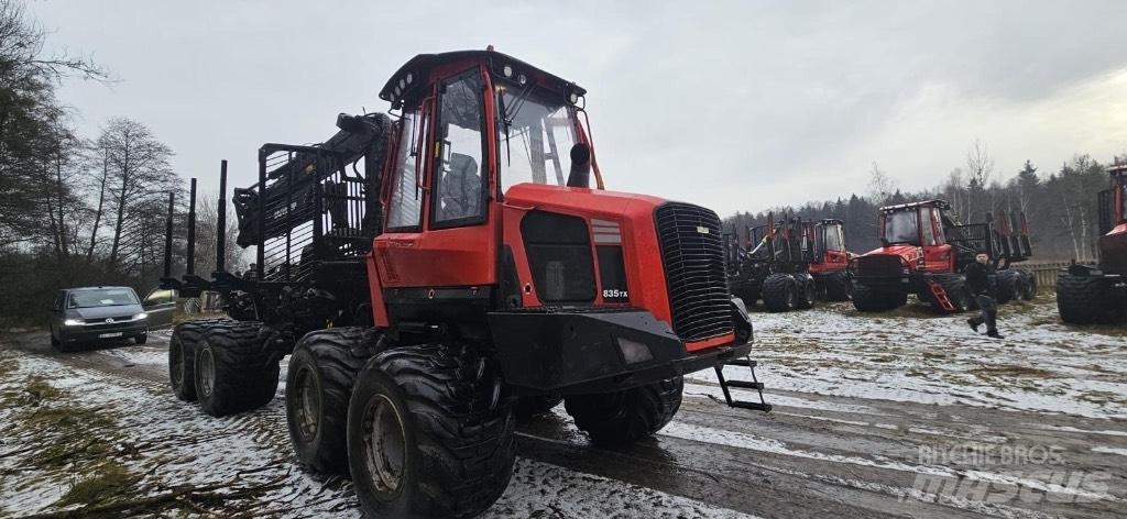 Komatsu 835 Forvarderi