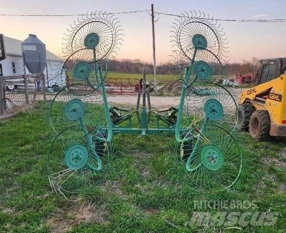 John Deere 702 Okretači i sakupljači sijena