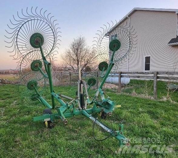 John Deere 702 Okretači i sakupljači sijena
