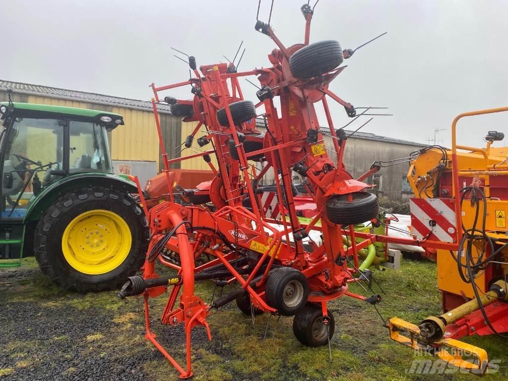 Kuhn GF8702 Okretači i sakupljači sijena