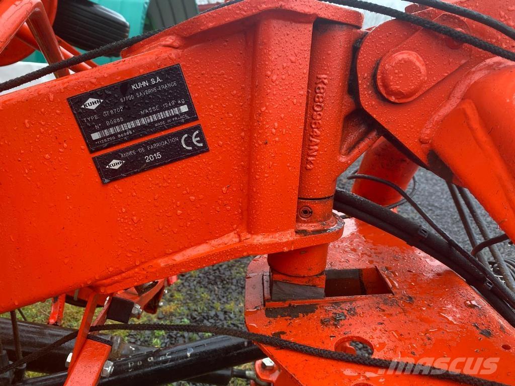 Kuhn GF8702 Okretači i sakupljači sijena