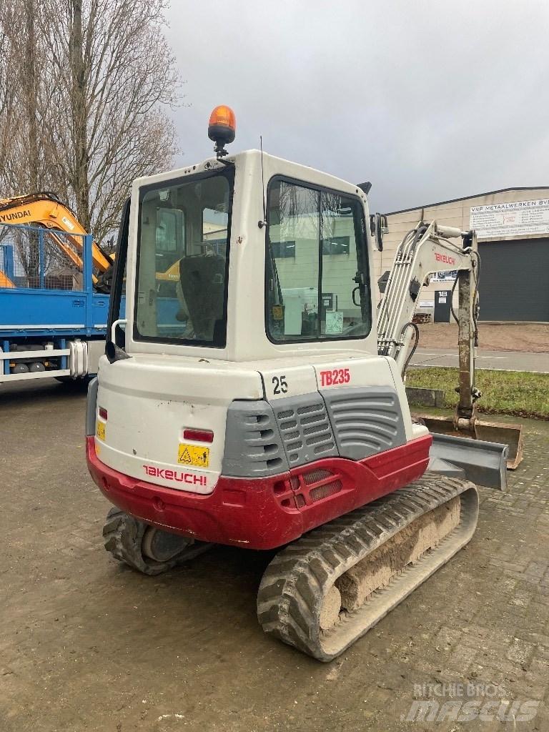 Takeuchi TB 235 Mini bageri <7t