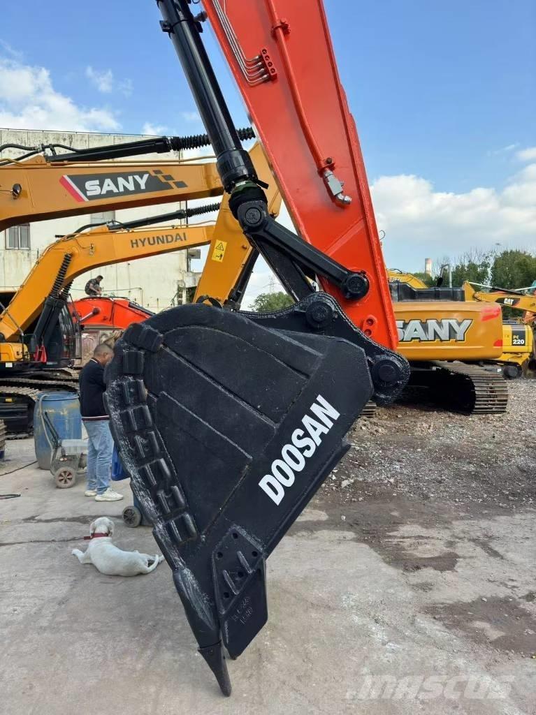 Doosan DX300LC Bageri gusjeničari