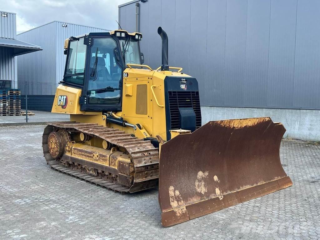 CAT D4-15VP Buldožeri gusjeničari