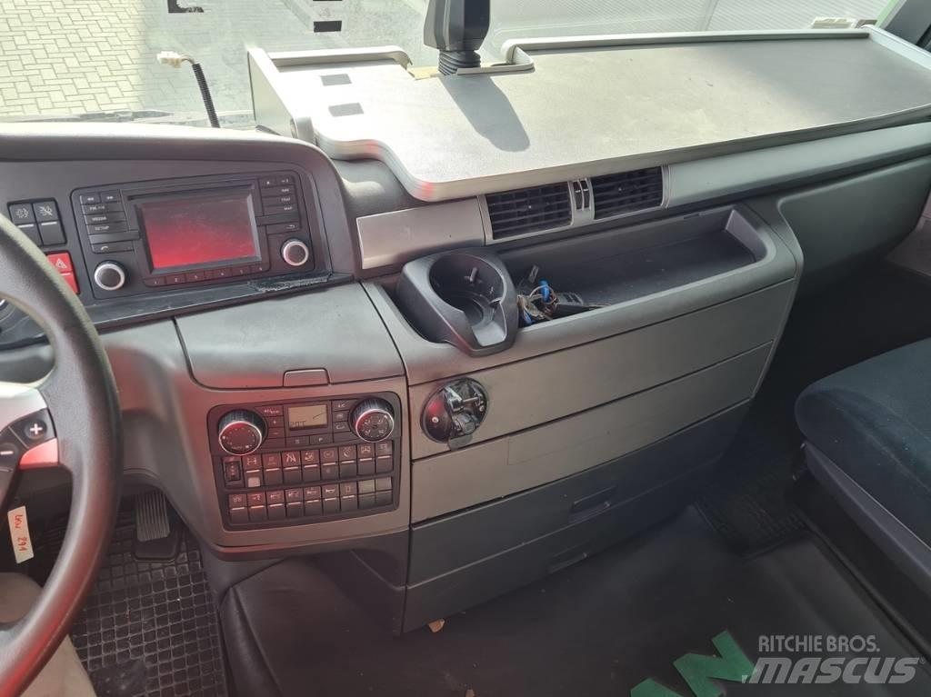 MAN 26.440 / 7.4m / LIFT Kamioni sa ceradom