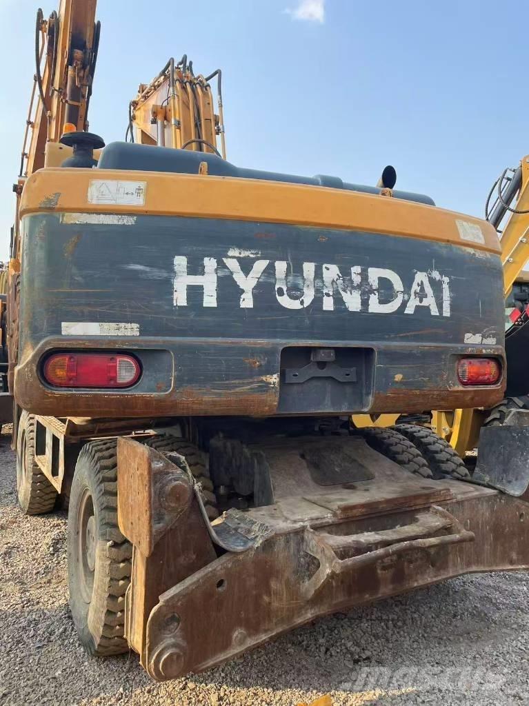 Hyundai 210W-9 Bageri na kotačima