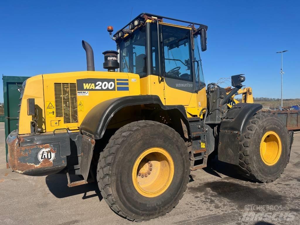 Komatsu WA 200-7 Bageri gusjeničari