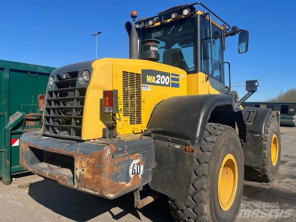 Komatsu WA 200-7 Bageri gusjeničari