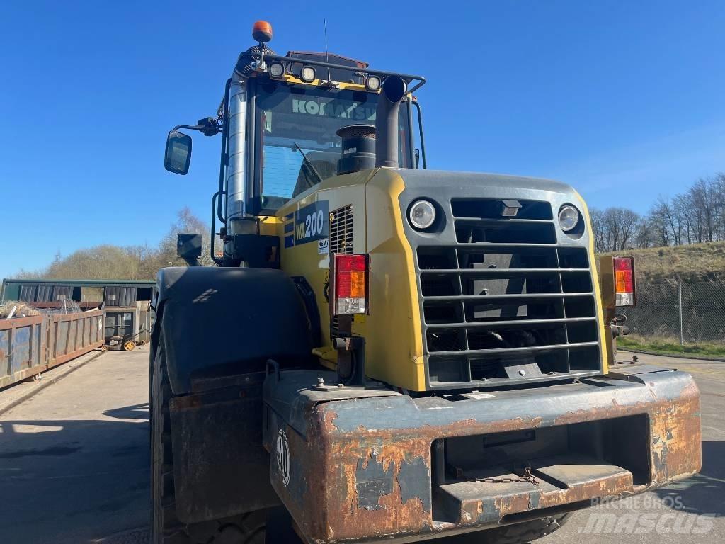 Komatsu WA 200-7 Bageri gusjeničari
