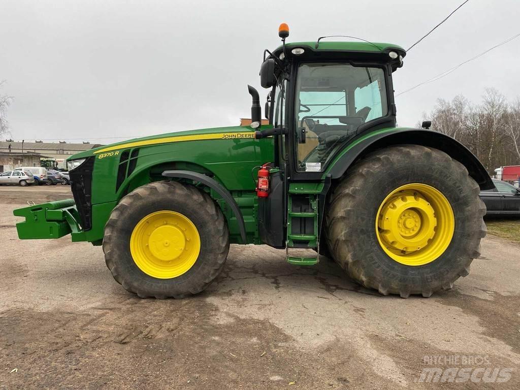 John Deere 8370R Traktori