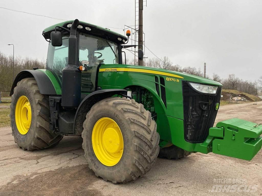 John Deere 8370R Traktori