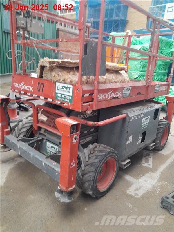 SkyJack 6832 RT Škaraste platforme