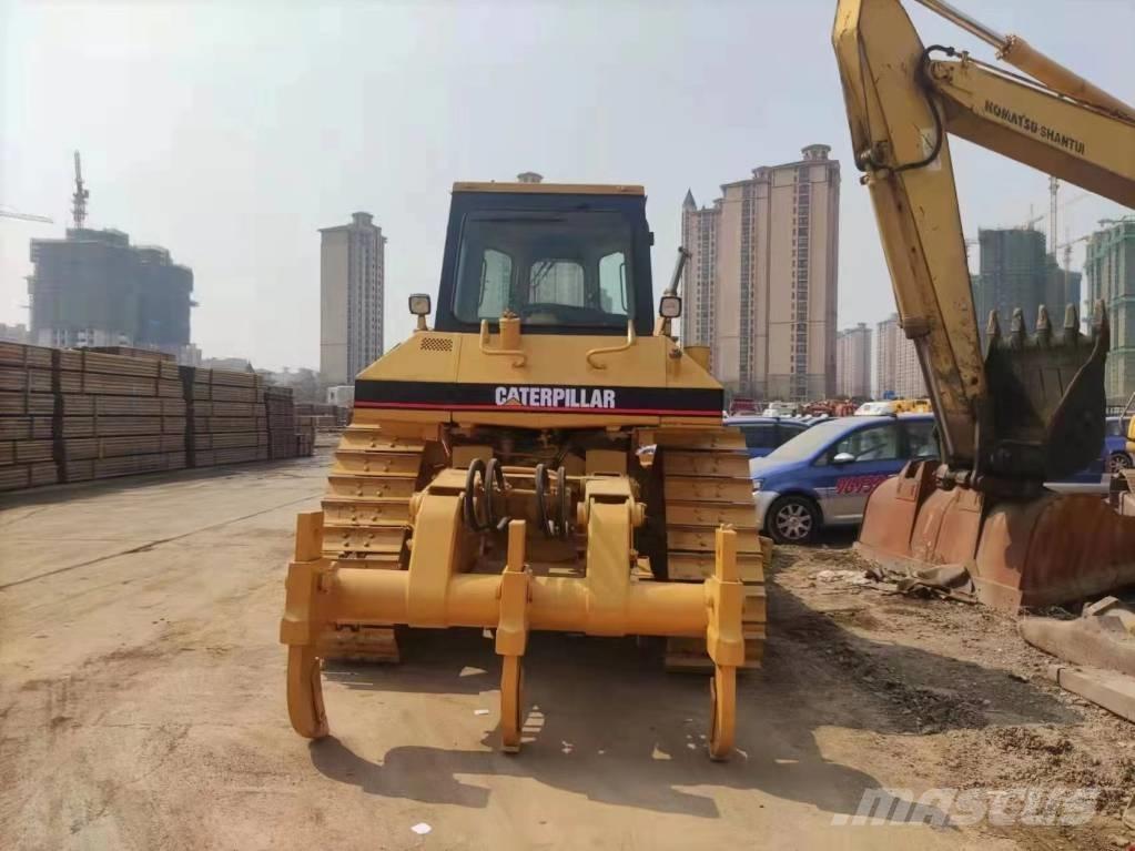 CAT D 6 M Buldožeri gusjeničari