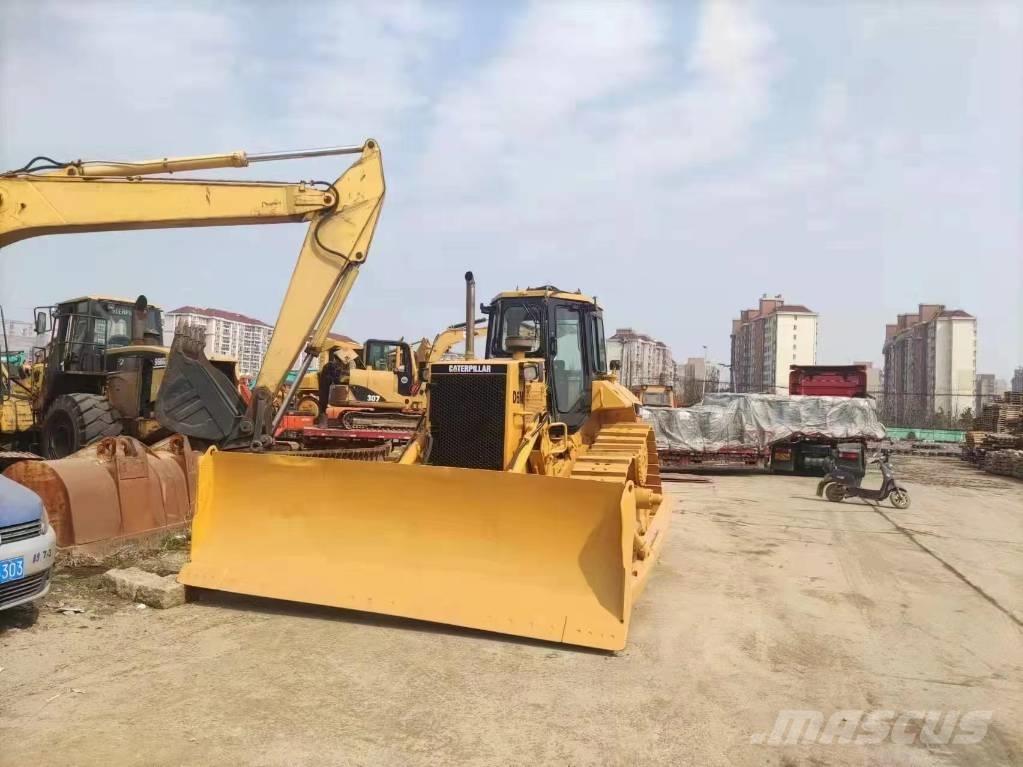 CAT D 6 M Buldožeri gusjeničari