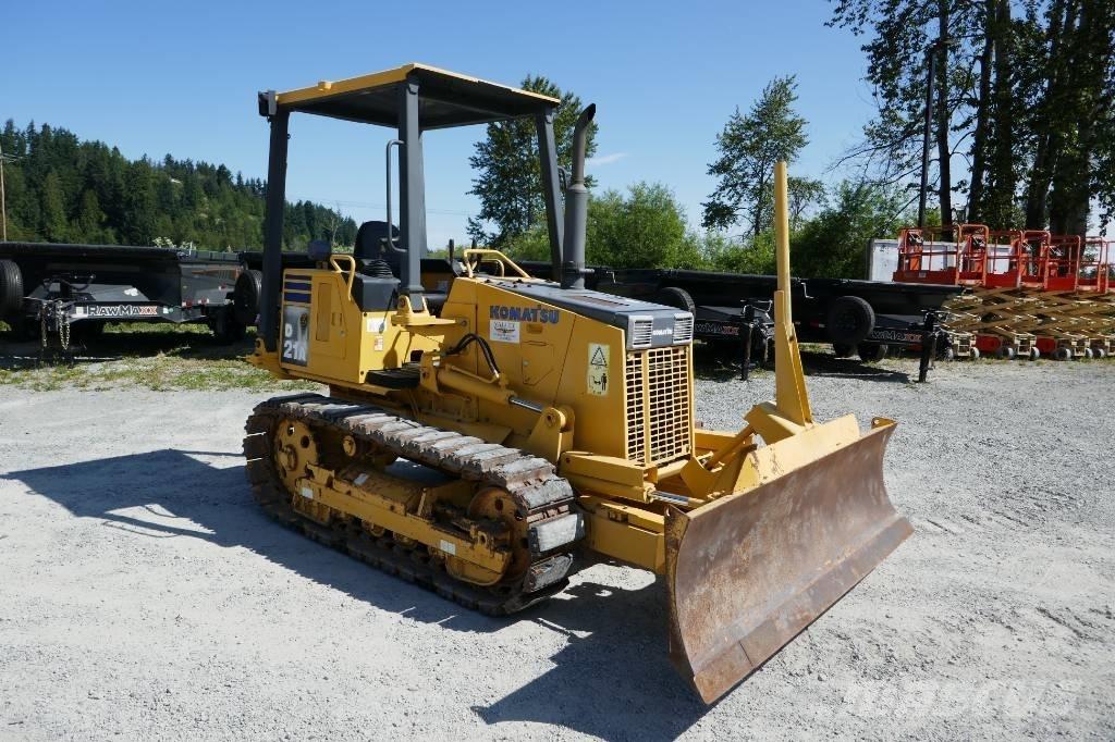 Komatsu D21A-8 Buldožeri gusjeničari