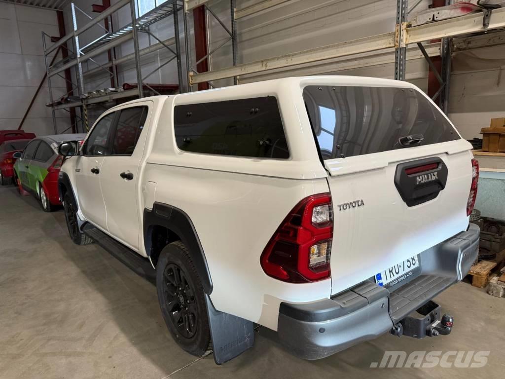 Toyota Hilux 2.8D Dostavna vozila / kombiji
