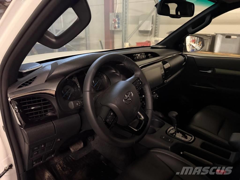 Toyota Hilux 2.8D Dostavna vozila / kombiji