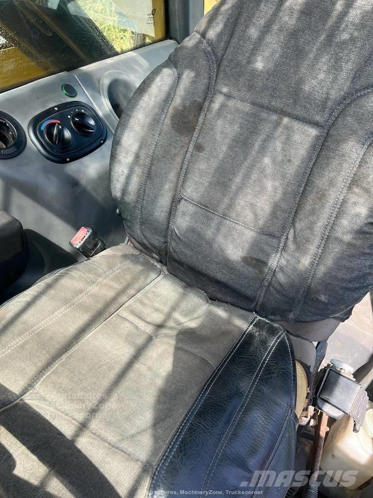 New Holland LM 1445 Teleskopski viličari