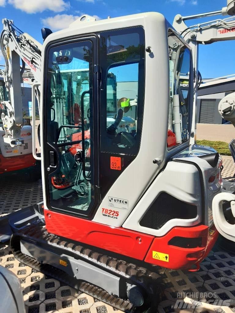 Takeuchi TB225 V3 Mini bageri <7t