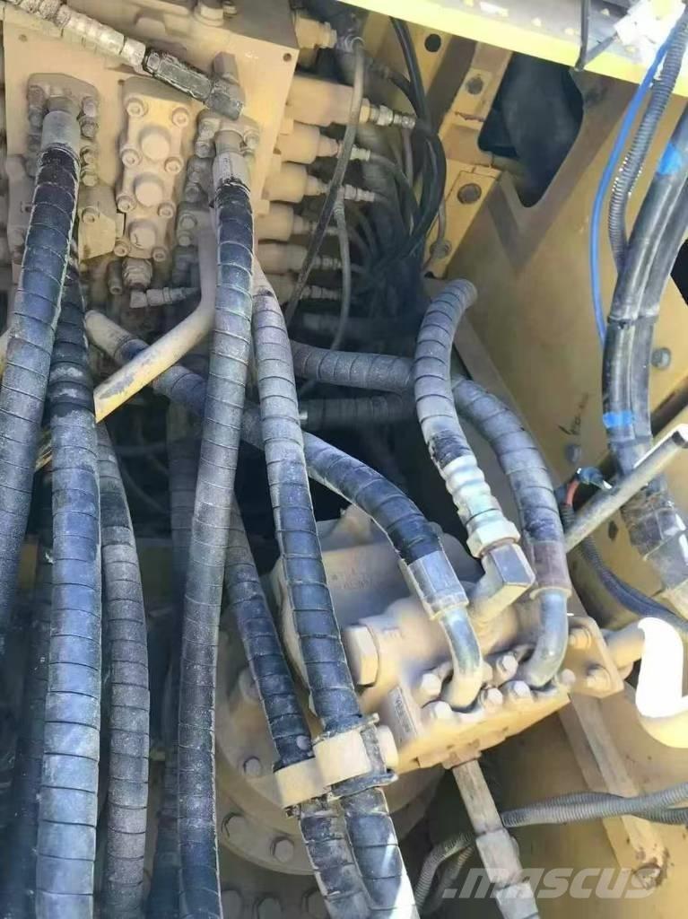 Komatsu PC 210 Bageri gusjeničari