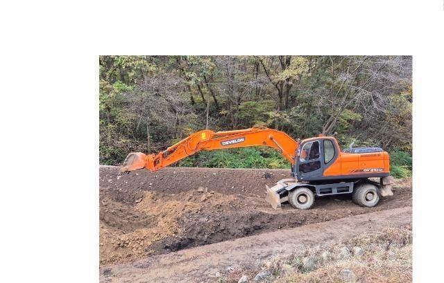 Doosan DX210WA Bageri na kotačima