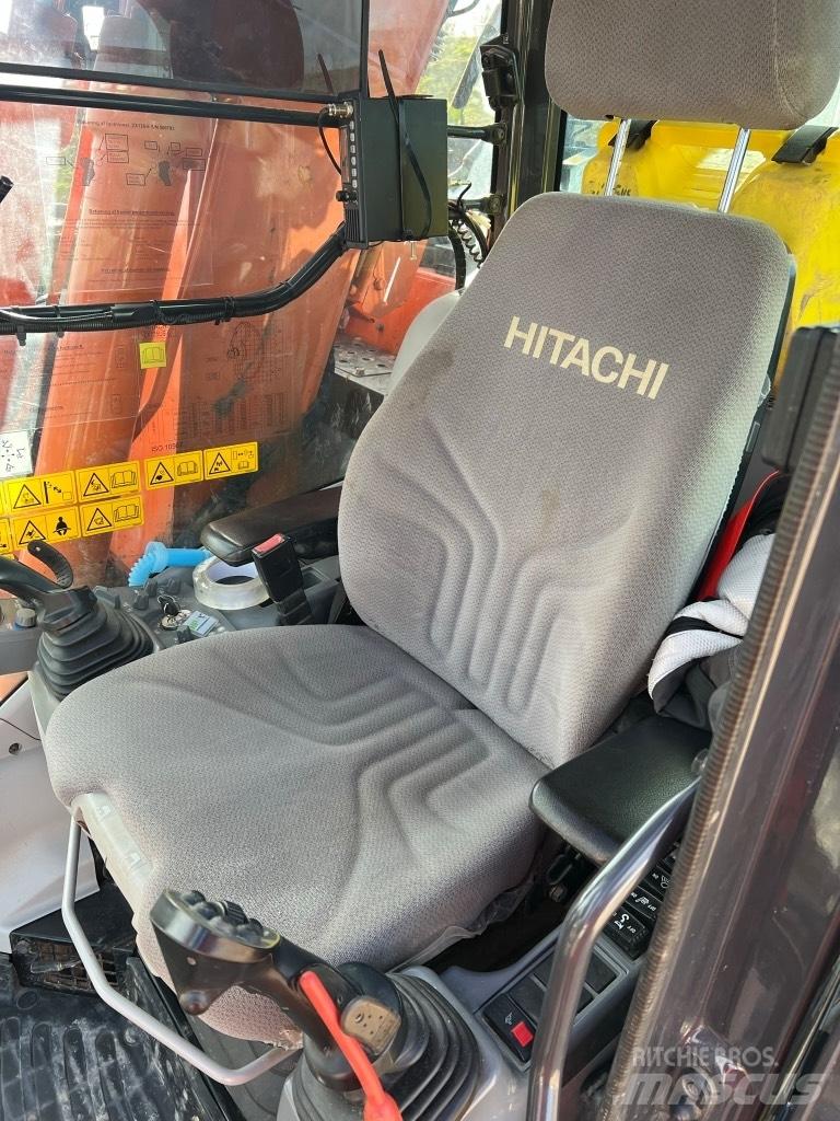 Hitachi ZX 135 US-6 Bageri gusjeničari