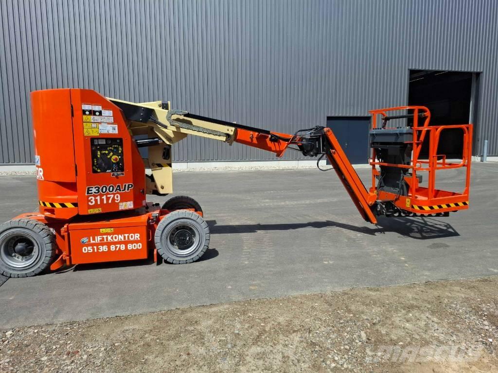 JLG E 300 AJP Zglobne podizne platforme