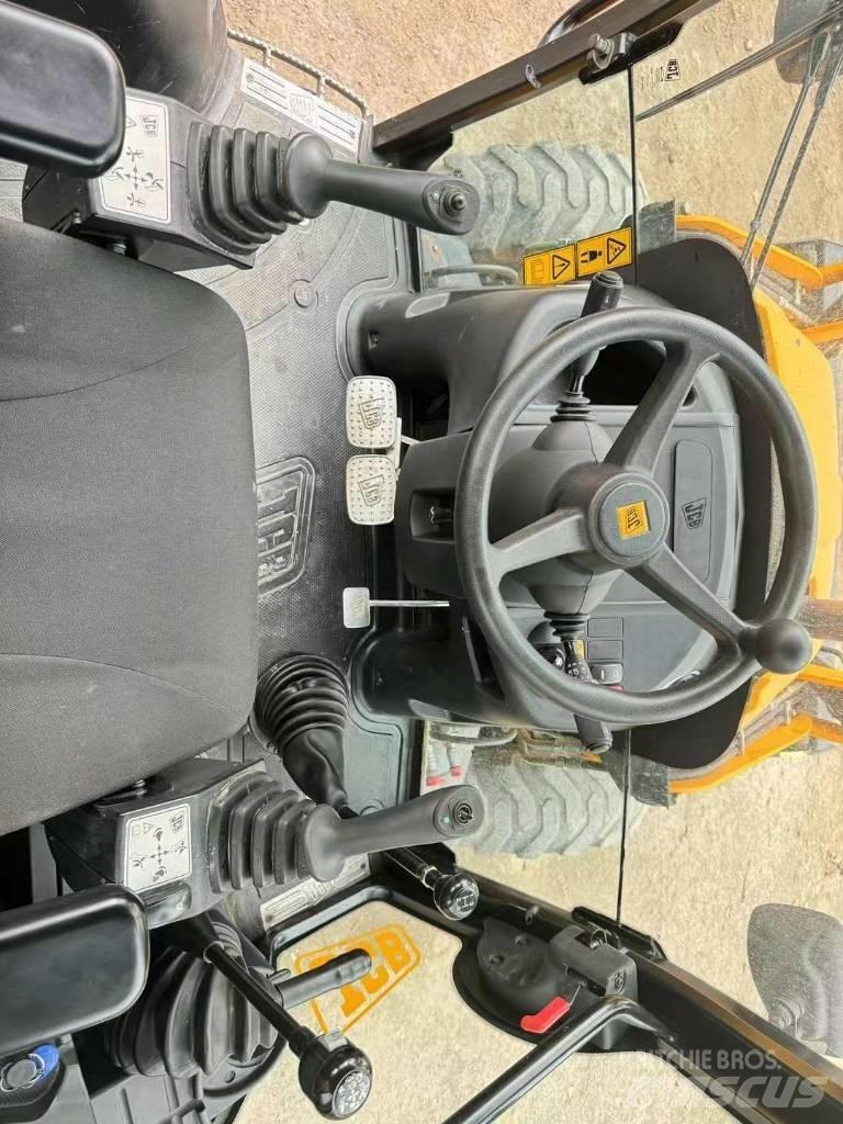 JCB 3 CX Bageri na kotačima