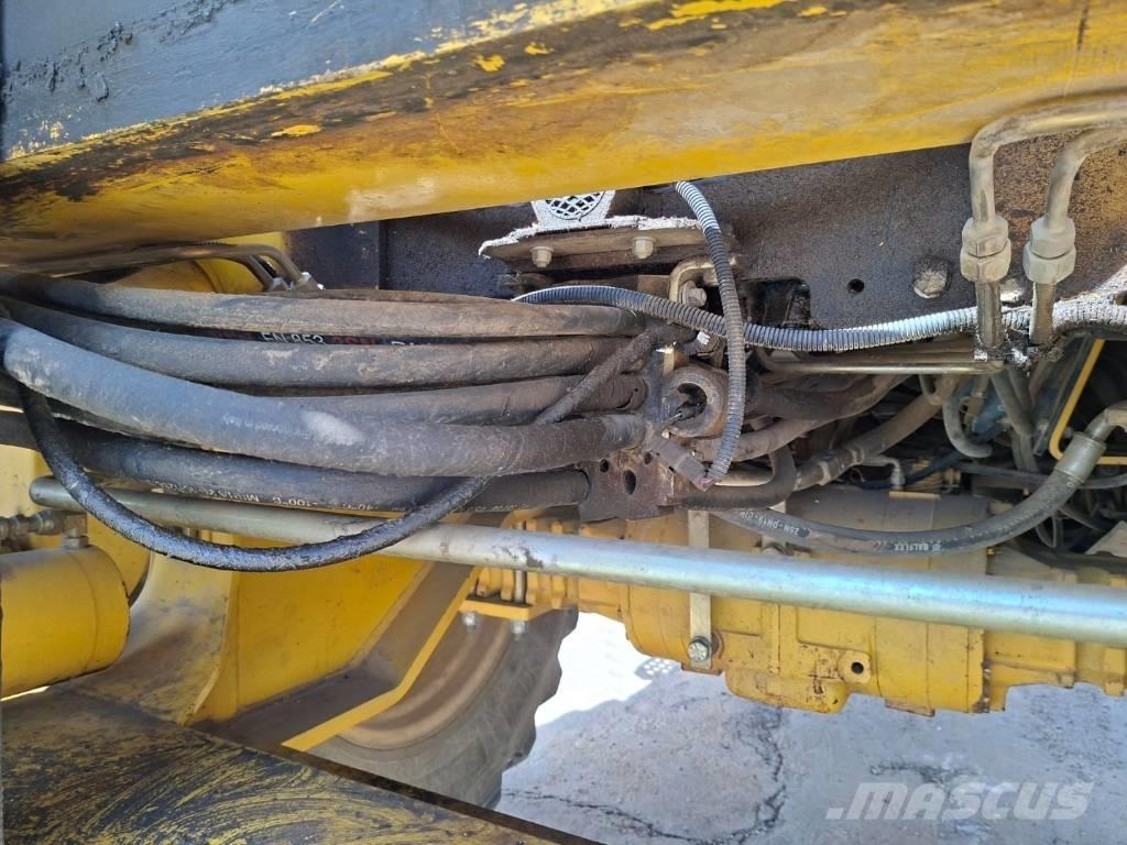 Komatsu WB 91 R Utovarni rovokopači