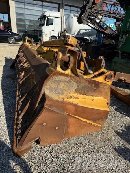CAT D8T Buldožeri gusjeničari