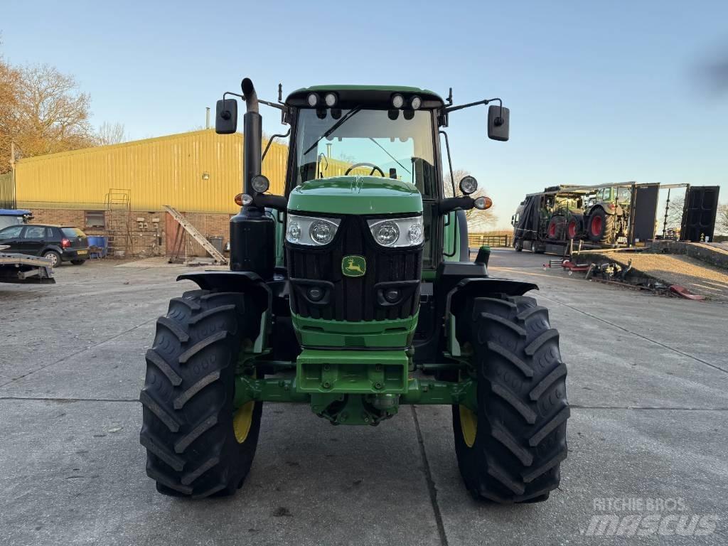 John Deere 6135M Traktori