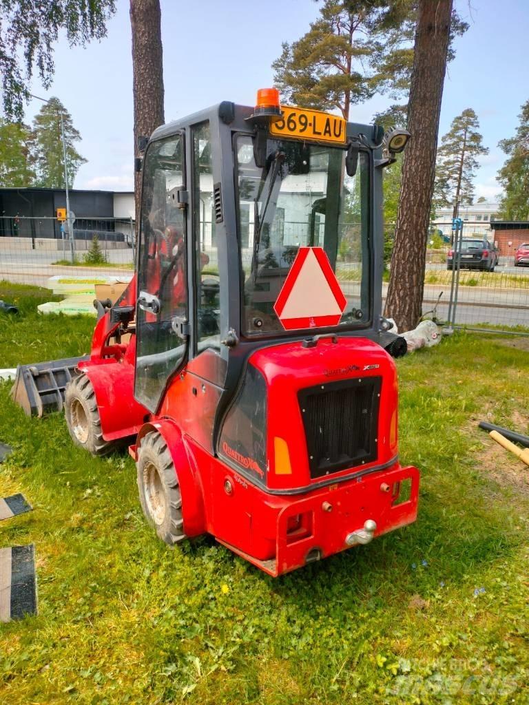 QuattroX 810 Mini utovarivači