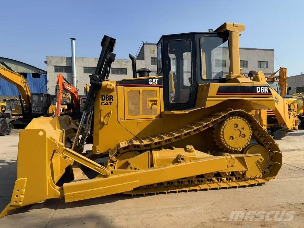 CAT D 6 R Buldožeri gusjeničari
