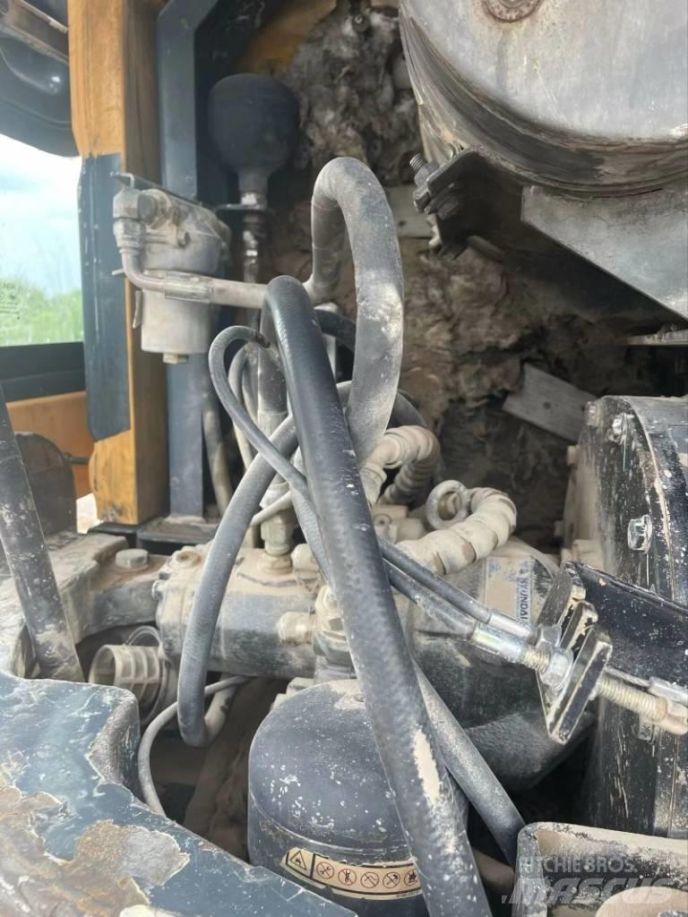 Hyundai 60 W VS Bageri gusjeničari