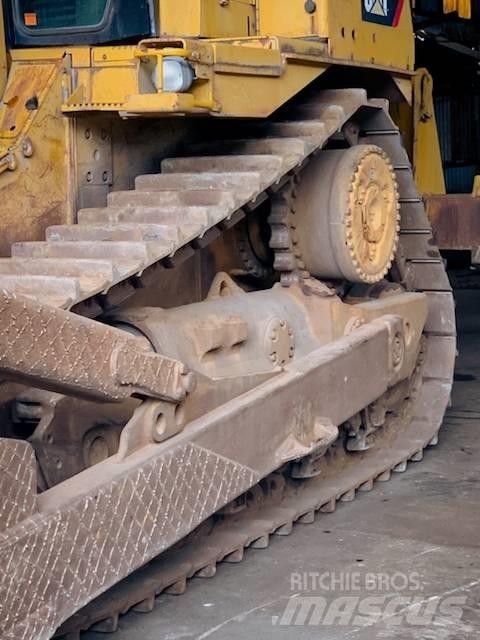 CAT D 9 T Buldožeri gusjeničari