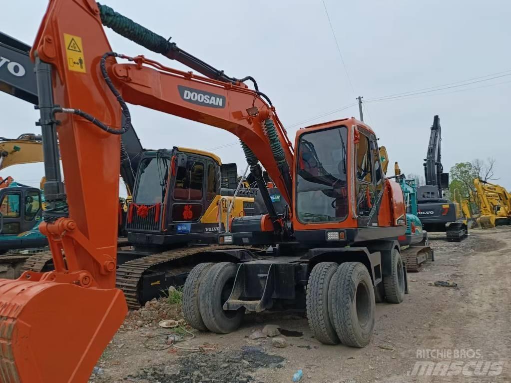 Doosan 150 W-7 Bageri na kotačima