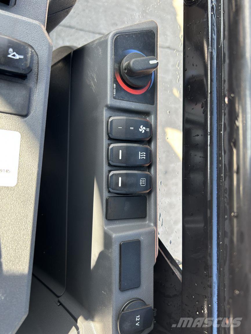 CAT 906 (9145) Višenamjenski utovarivači