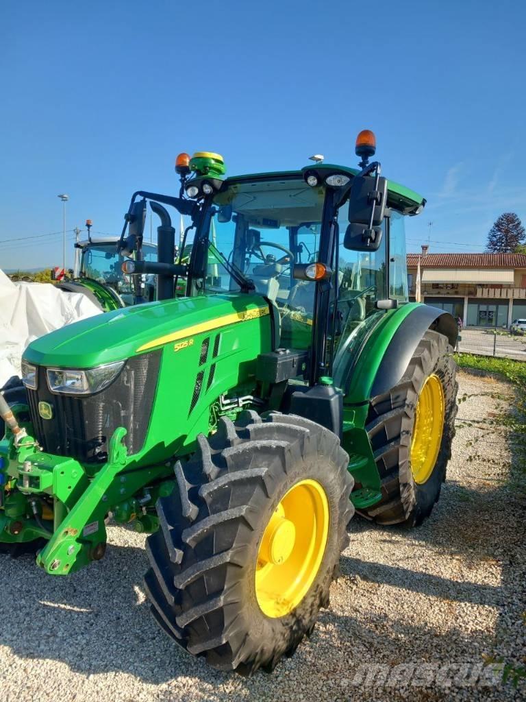 John Deere 5125 R Traktori