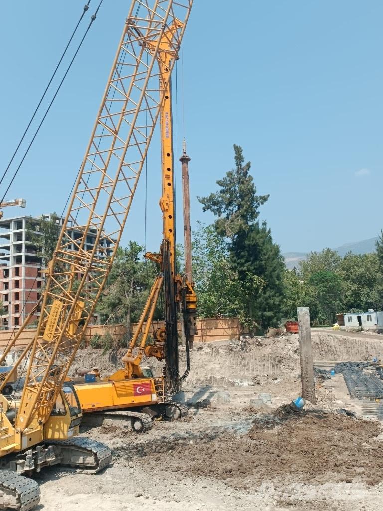 Bauer BG22V Strojevi za zabijanje stupova